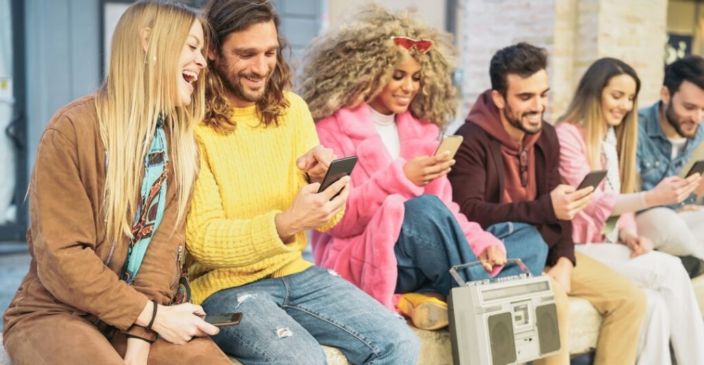 grupo de amigos en los medios sociales en lugar de estudiar 