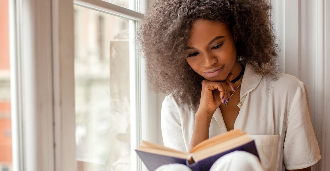 woman reading books to learn english