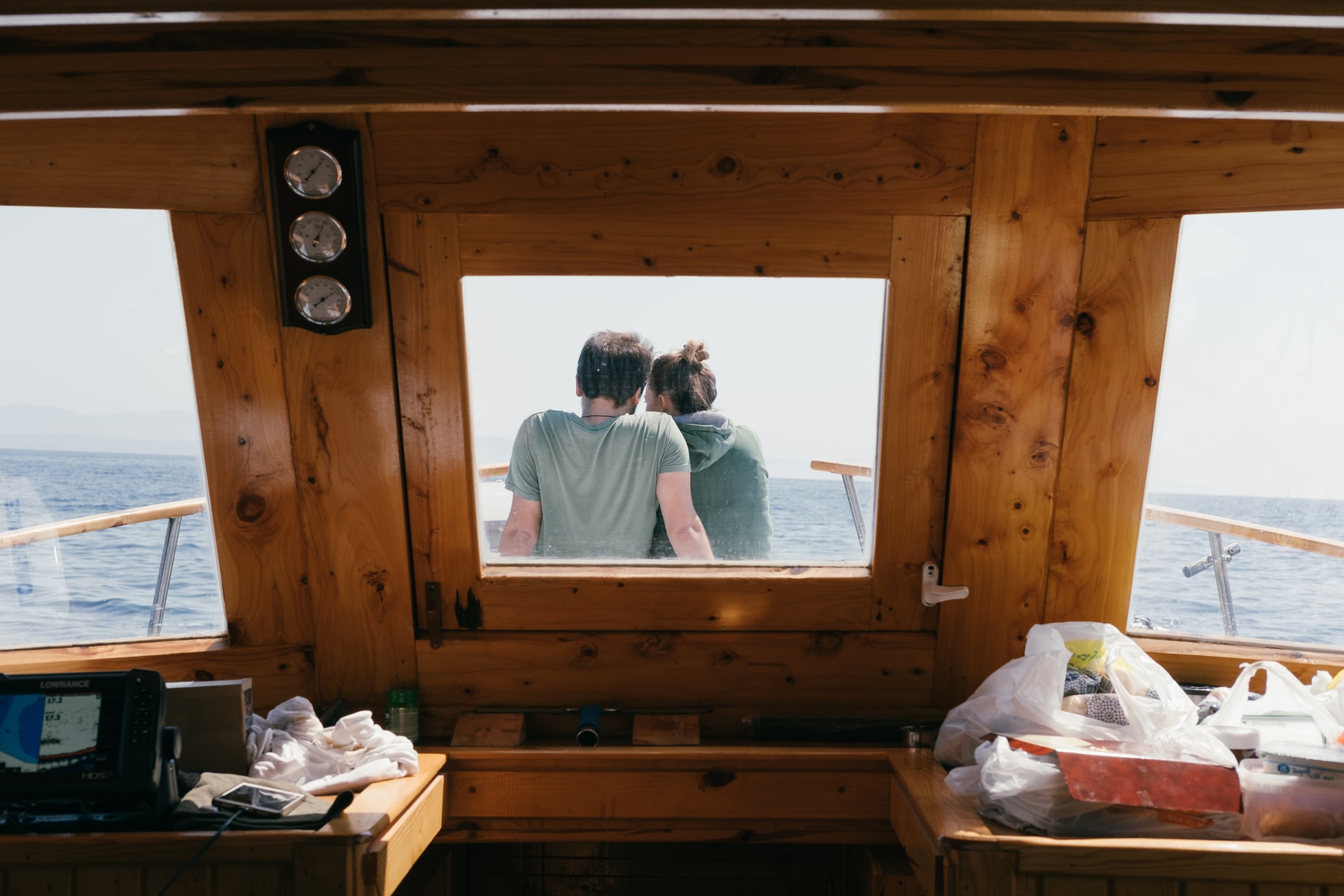 Couple se donnant un surnon affectueux