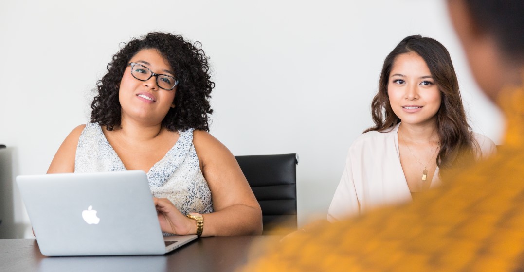 spanish women itnerviewing a man for a job in spanish