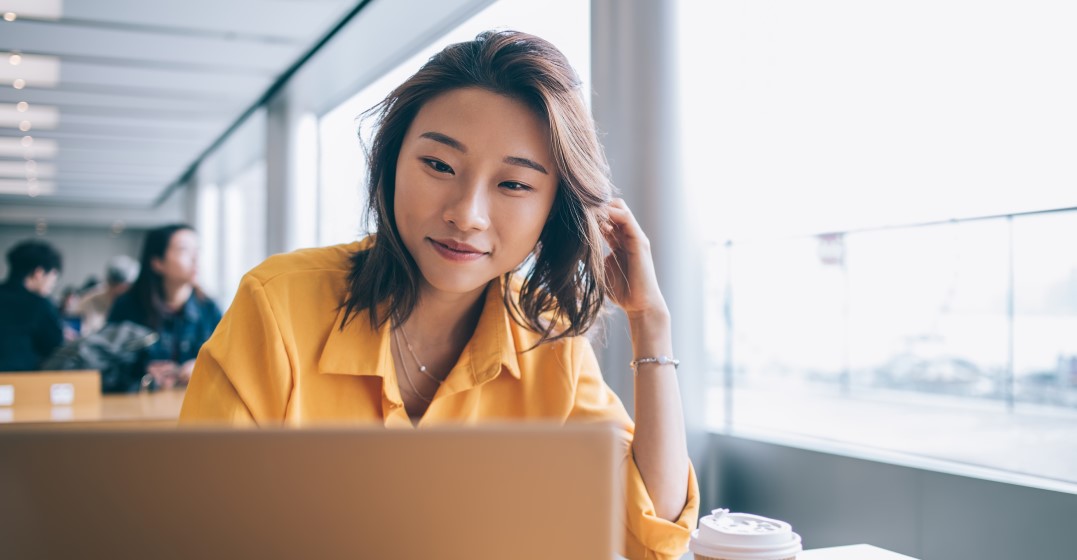 woman studying irregular verbs in English
