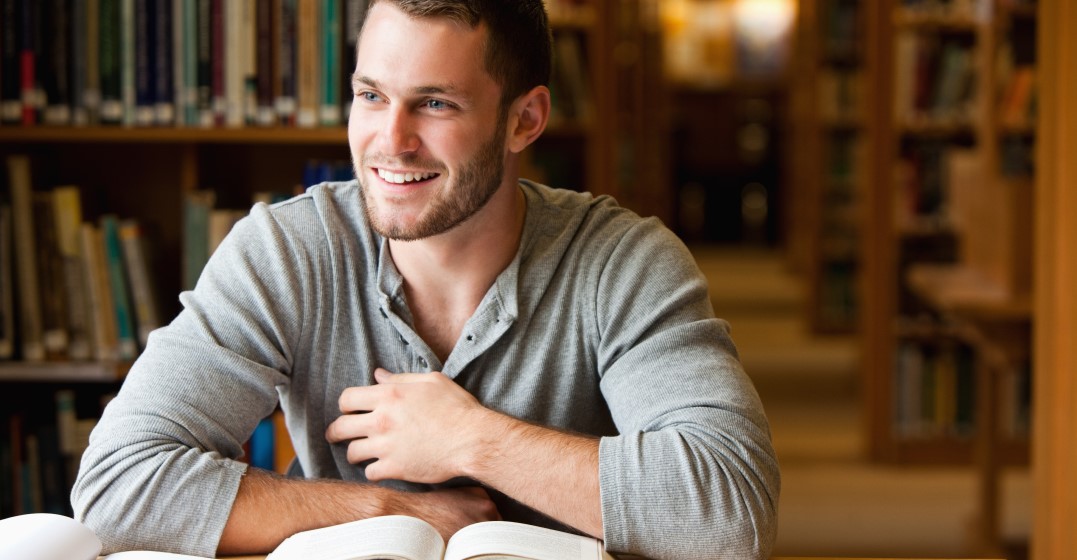 man studying Top 20 most spoken words in Spanish