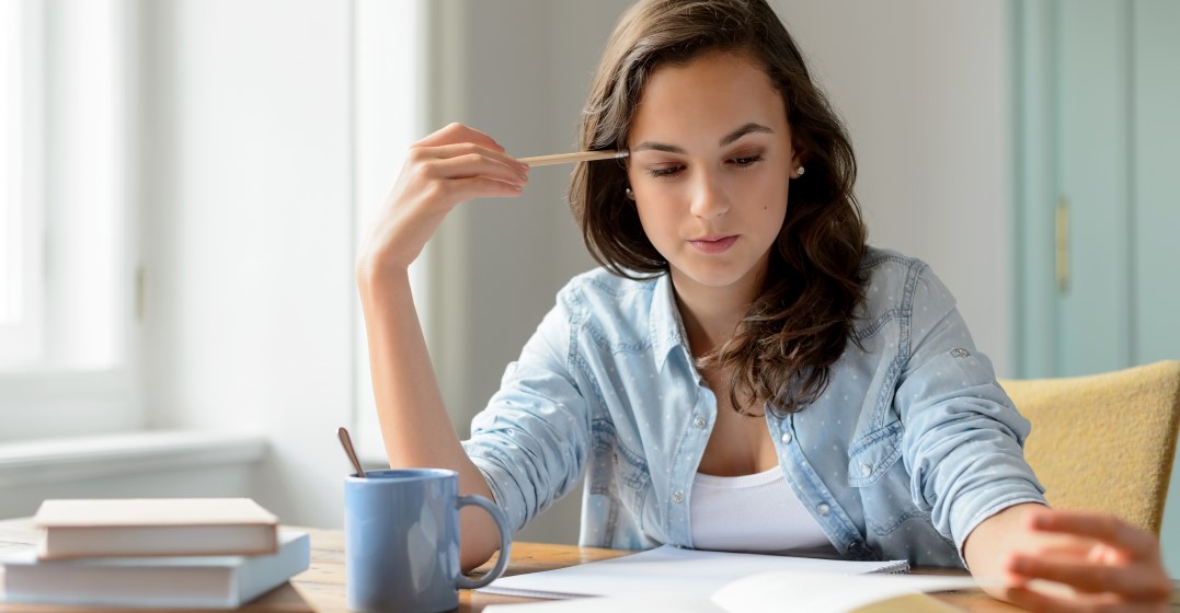 woman studying gendering in german