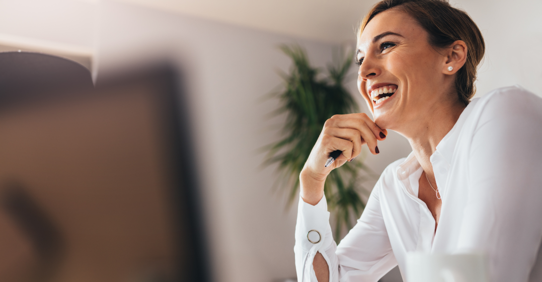 woman looking up All about notice periods in America