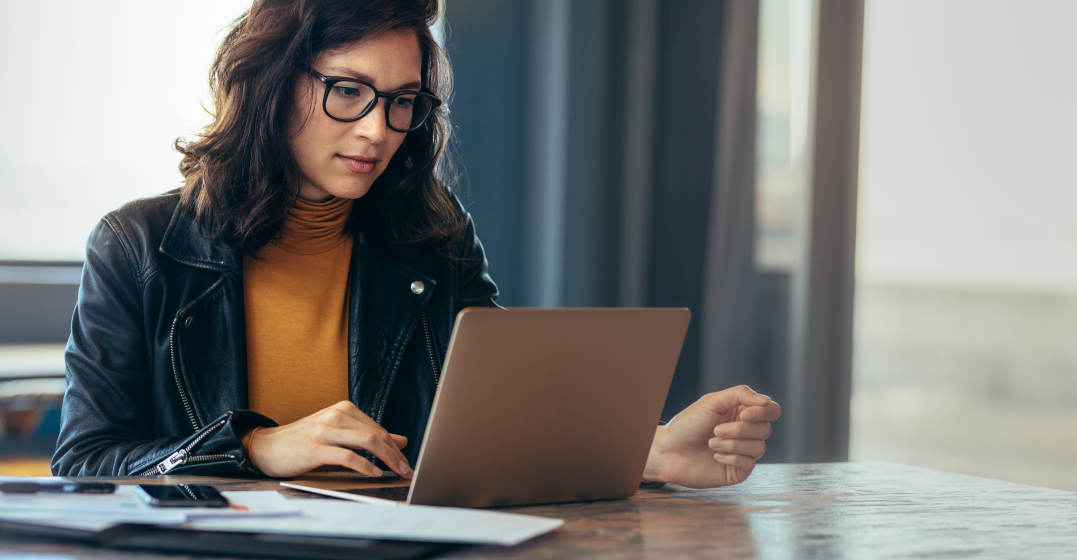 freelancer in Germany checking out The best banks for freelancers in Germany