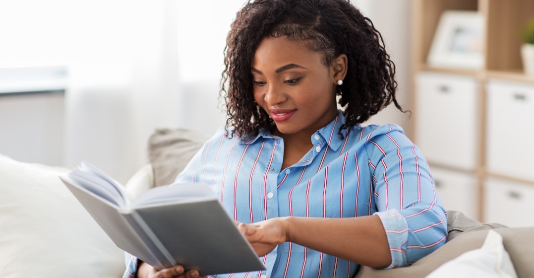 woman learning french grammar