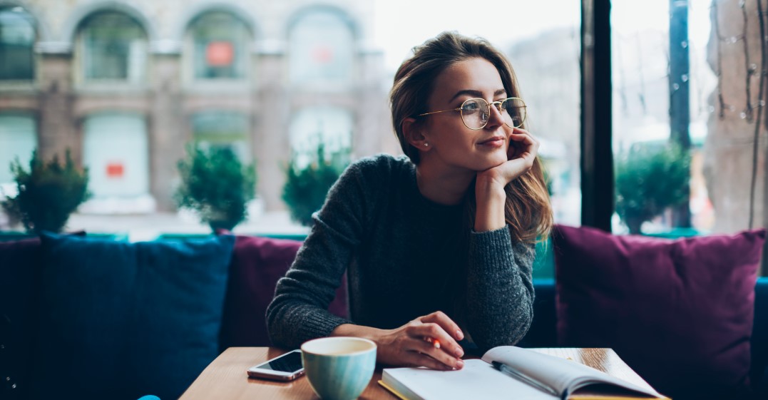woman learning How to conjugate ‘mögen’ in German