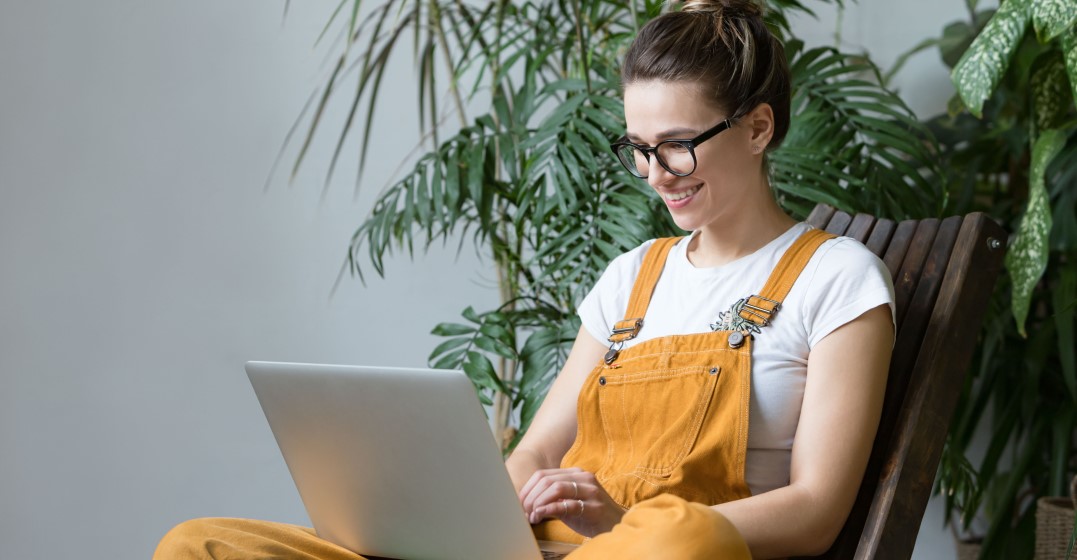 freelancer looking up How to get Krankentagegeld as a freelancer in Germany