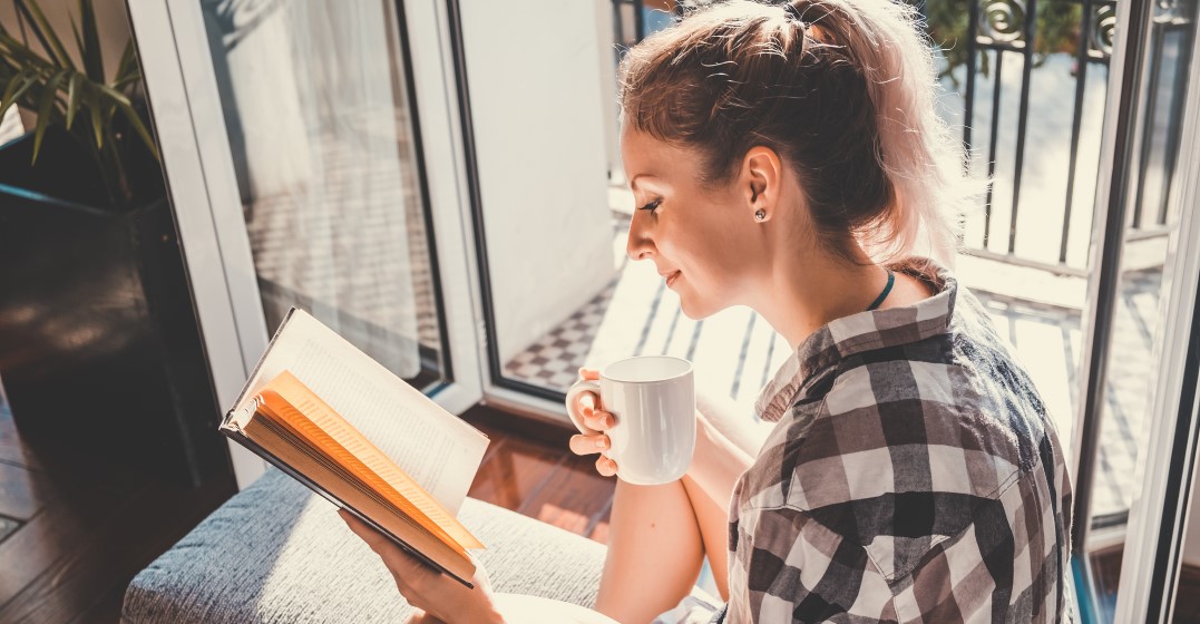 woman reading to advance her German vocabulary