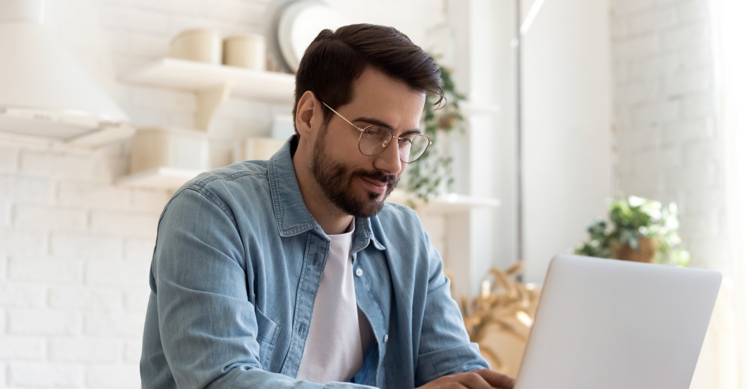 man learning Learn to conjugate the German verb ‘dürfen’