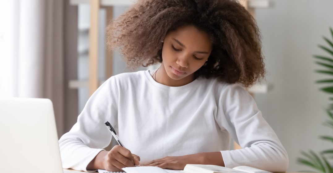 woman learning the difference between an infinitive and gerund in english