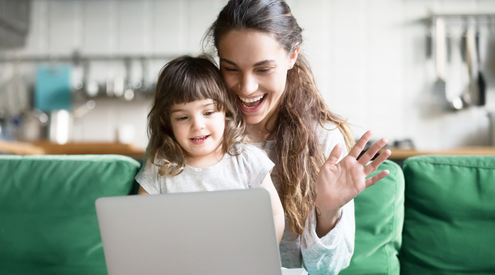 A foster parent and her foster child read about the Lingoda for Foster Families initiative