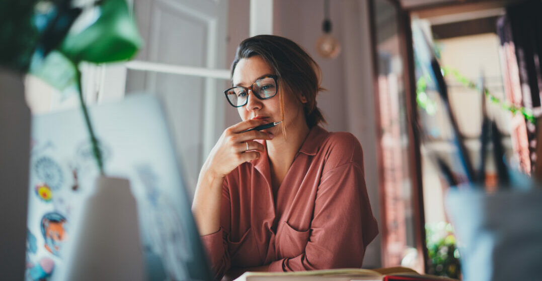 Beginner Spanish worksheet - woman studying at a laptop