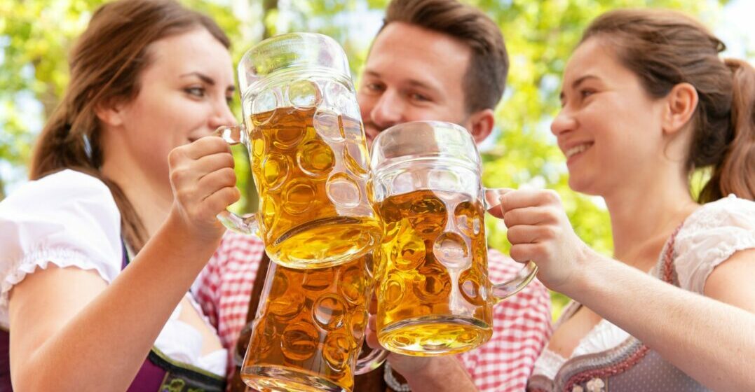 People in Dirndl and Lederhosen representing the Austrian stereotypes