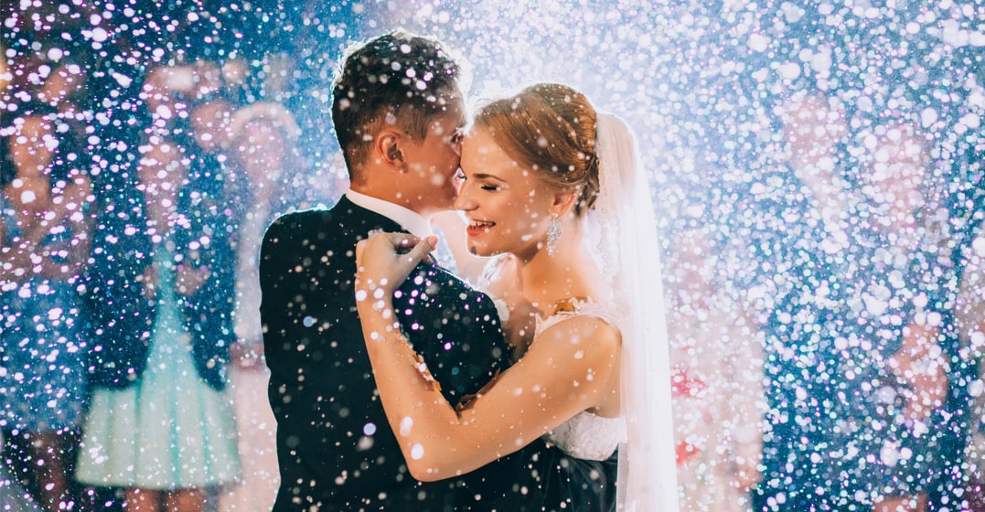 couple dancing to the best wedding party sons in Germany