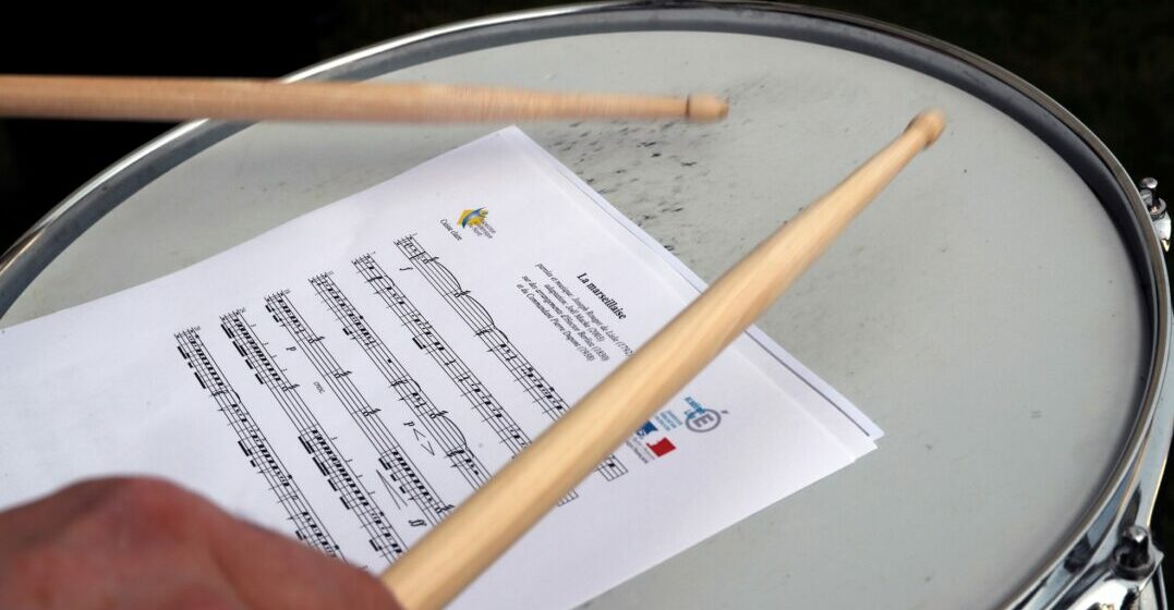Musician playing the French national anthem La Marseillaise