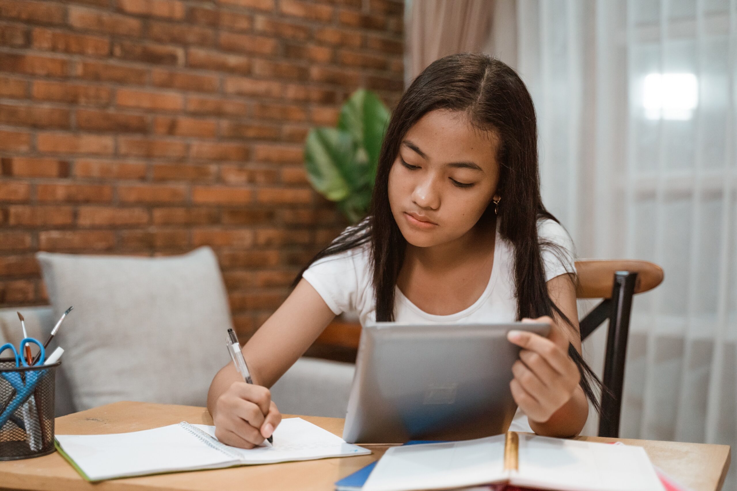 Young woman with her ipad studying the German Bundesländer
