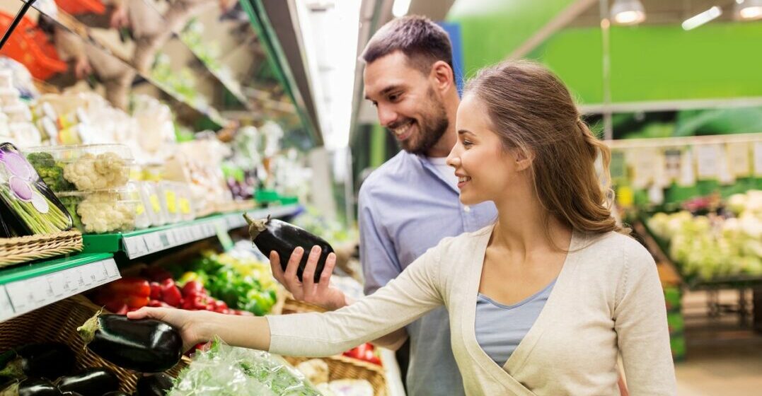 People shopping at the cheapest supermarket in France