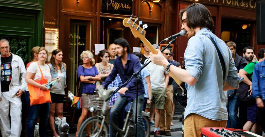A singer at Music day in France