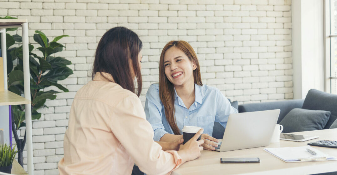 Two women talking with filler words in English