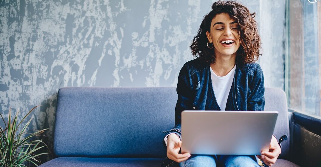 Woman posting in a language learning forum