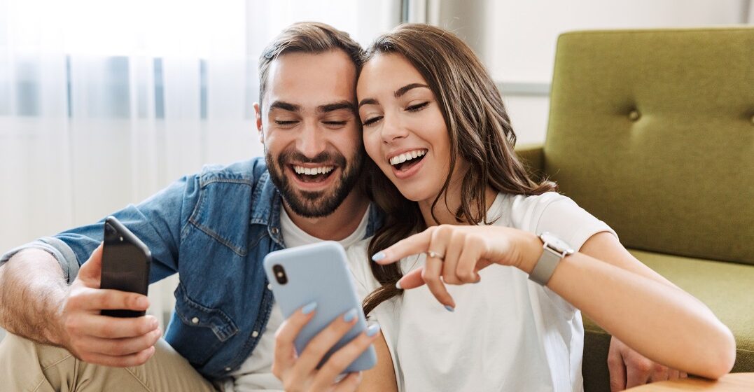 Couple reading riddles in French and laughing