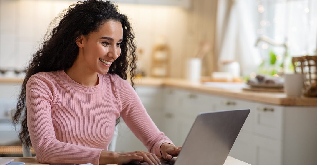 Woman studying our guide on how to use German relative pronouns