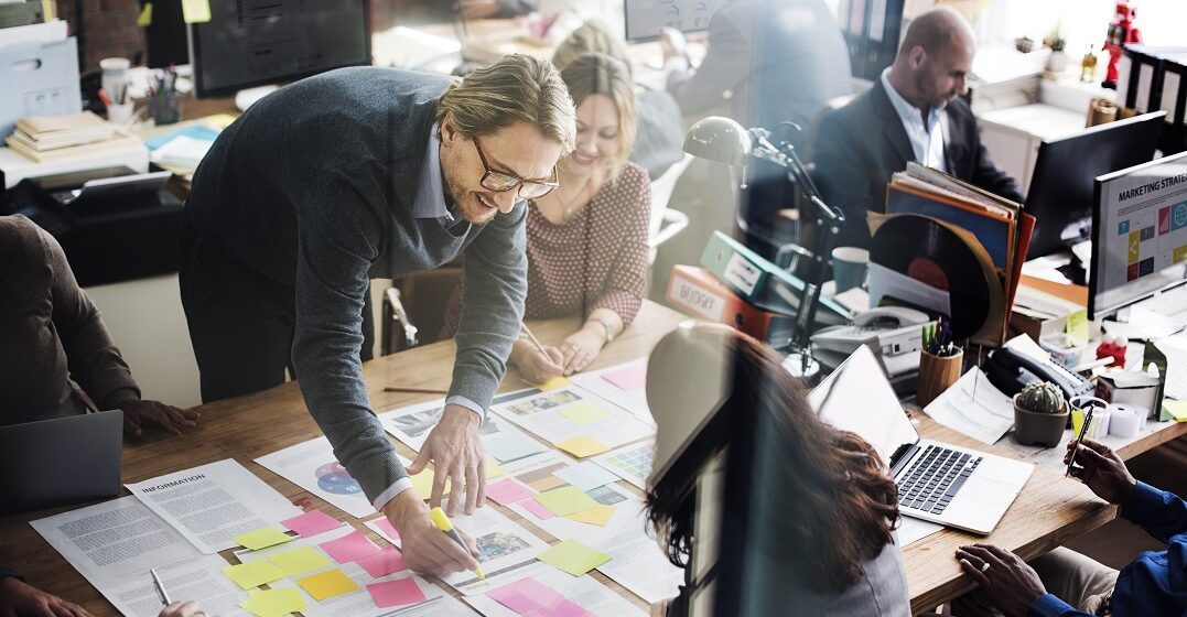 Is it illegal to work on weekends in France?
