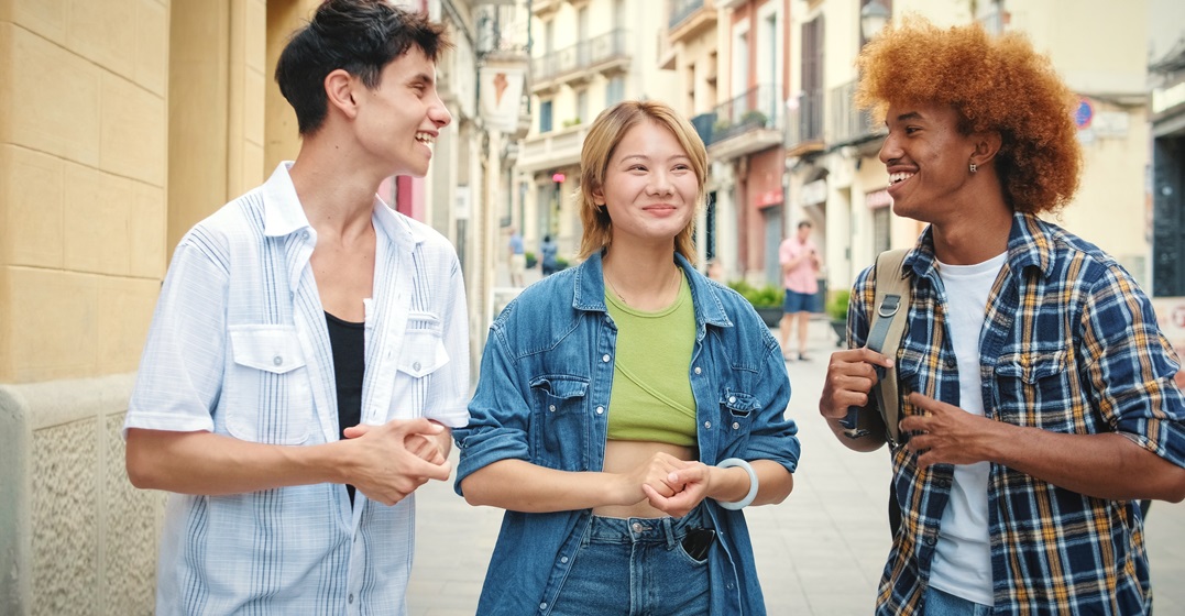 Group of three friends practicing the Spanish diminutive