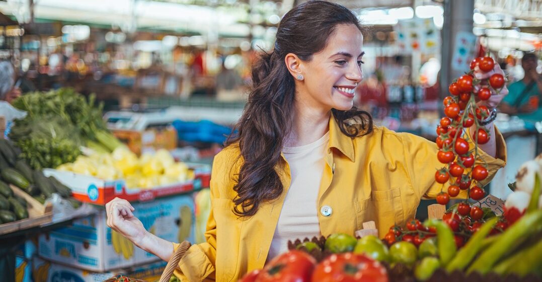 Beautiful,Woman,Buying,At,A,Farmers,Market.,Smiling,Girl,Decided