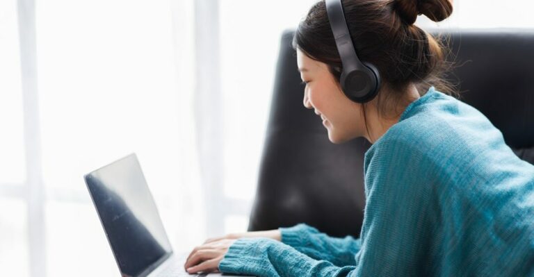 Asian,Young,Female,Student,Sitting,At,The,Table,,Using,Laptop