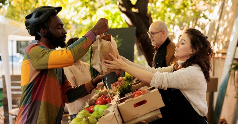 Female,Small,Business,Owner,Giving,Order,Of,Fresh,Produce,To