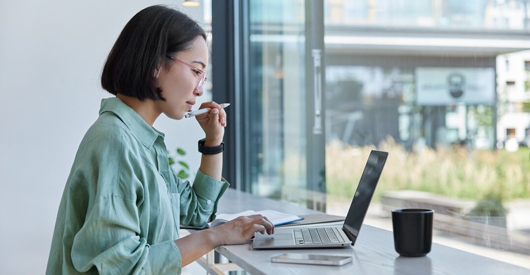 young millenial studying on her laptop the 6 main rules of german grammar