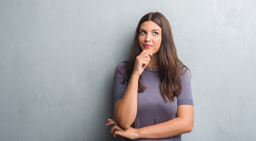 women-thinking-body-language