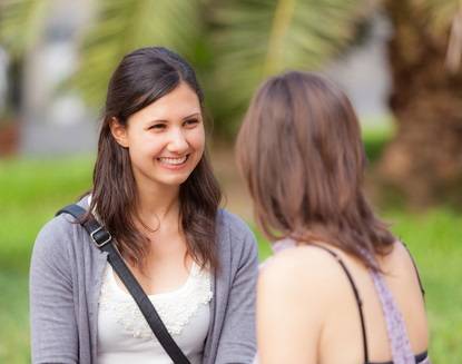 Zwei Frauen sprechen Deutsch